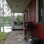 Semesterbostad Tiirantuvat *