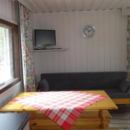 Semesterbostad Tiirantuvat *